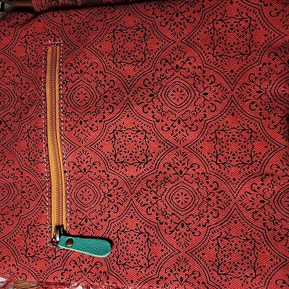Myra B Women's Fabric Off Red Geometric Crossbody Bag Preowned - Picture 6 of 10